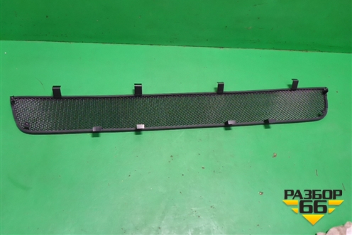 Решетка в передний бампер центральная (после 2010г сетка новая) для Skoda Fabia с 2007-2014г (Фабия)