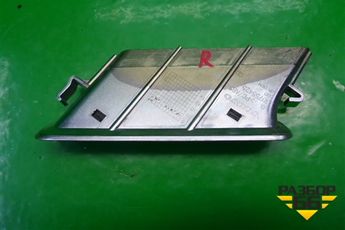 Дефлектор воздушный правый (верхний) (30755425) для Volvo XC70 с 2007г (ХС70)