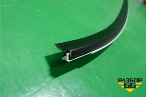 Молдинг лобового стекла нижний (новый) (5615333010) для Toyota Camry V70 с 2017г (Камри)