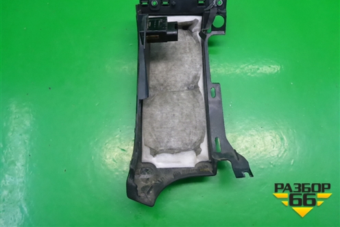 Накладка на торпедо (нижняя правая) для Porsche Cayenne с 2003-2010г (Каен)