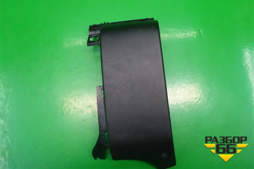 Накладка на торпедо (нижняя правая) для Porsche Cayenne с 2003-2010г (Каен)