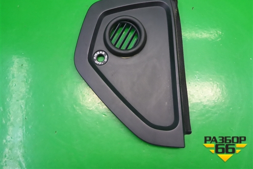 Накладка на торпедо (боковая правая) (7L5857176E) для Porsche Cayenne с 2003-2010г (Каен)