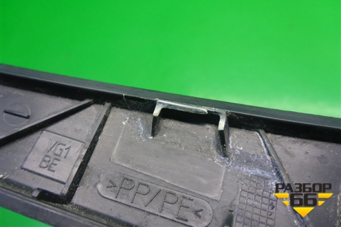 Накладка на торпедо (вертикальная правая) (7L0868240B) для Porsche Cayenne с 2003-2010г (Каен)