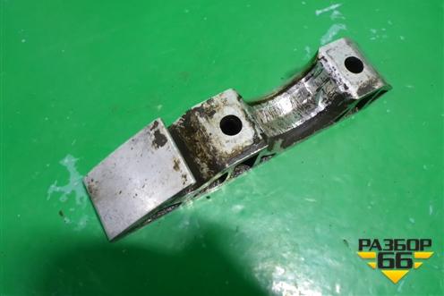 Кронштейн переднего стабилизатора (7L0411063B) для Porsche Cayenne с 2003-2010г (Каен)