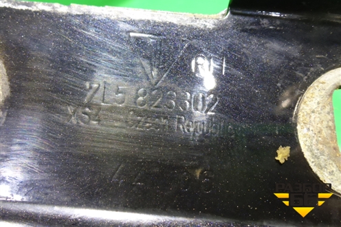 Петля капота правая (7L5823302) для Porsche Cayenne с 2003-2010г (Каен)