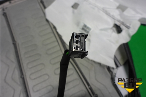 Чехол сиденья (на правую спинку S-Line) (4M0881806H) для Audi Q7 c 2015г (Ку 7)