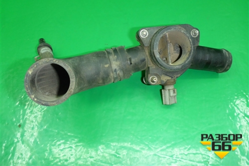 Фланец двигателя системы охлаждения (4.4л) для Land Rover Range Rover 3 с 2002-2012г (Вог)