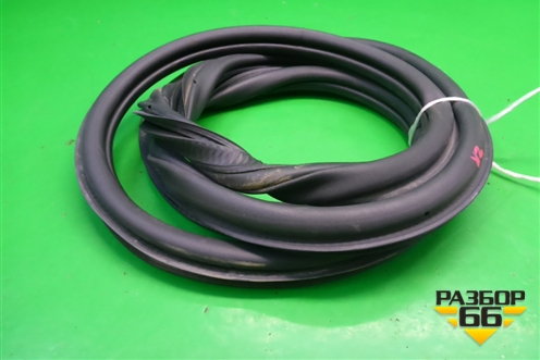 Уплотнитель двери задней правой (5JA867368F) для Skoda Rapid с 2013г (Рапид)