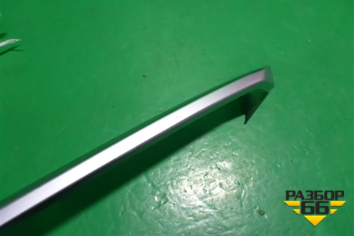 Накладка на решетку переднего бампера (правая) (744969203) для BMW X5 G05 с 2018г (Х5 Г05)