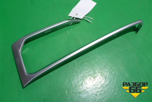 Накладка на решетку переднего бампера (правая) (744969203) для BMW X5 G05 с 2018г (Х5 Г05)