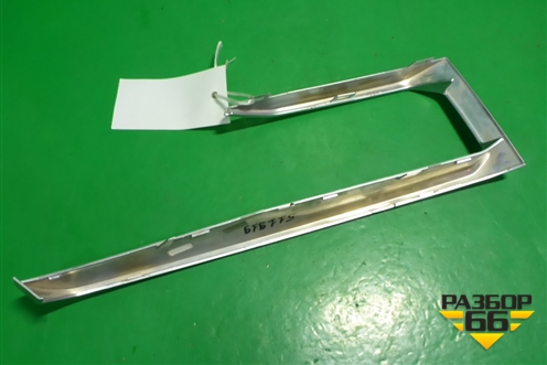 Накладка на решетку переднего бампера (правая) (744969203) для BMW X5 G05 с 2018г (Х5 Г05)