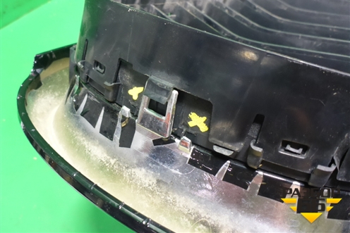 Решетка радиатора правая (7316076) для BMW X5 F15 с 2013г (Х5 Ф15)