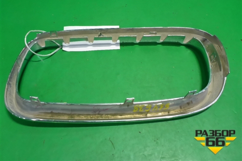 Накладка на решетку радиатора (правая) (51117309775) для BMW X5 F15 с 2013г (Х5 Ф15)