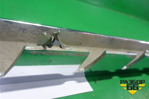 Накладка на решетку радиатора (правая) (51117309775) для BMW X5 F15 с 2013г (Х5 Ф15)