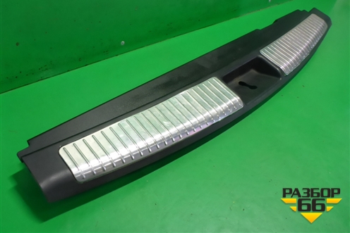 Обшивка багажника на заднюю панель (A1646900987) для Mercedes Benz ML-Klass W164 c 2005-2011г (МЛ)