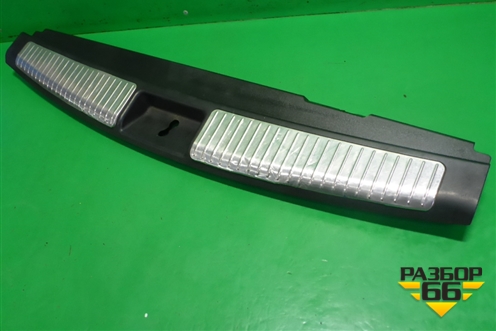 Обшивка багажника на заднюю панель (A1646900987) для Mercedes Benz ML-Klass W164 c 2005-2011г (МЛ)