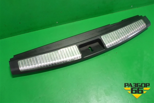 Обшивка багажника на заднюю панель (A1646900987) для Mercedes Benz ML-Klass W164 c 2005-2011г (МЛ)