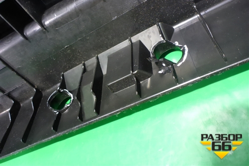 Обшивка багажника на заднюю панель (A1646900987) для Mercedes Benz ML-Klass W164 c 2005-2011г (МЛ)