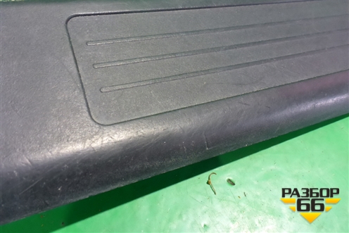 Накладка порога внутренняя заднего правого (A1646801235) для Mercedes Benz ML-Klass W164 c 2005-2011г (МЛ)