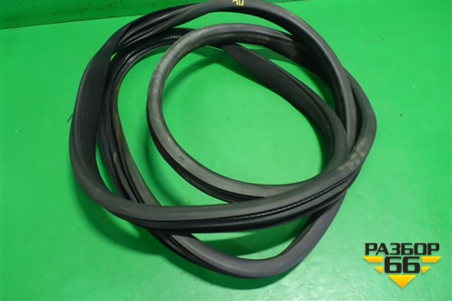 Уплотнитель двери передней левой для Mercedes Benz ML-Klass W164 c 2005-2011г (МЛ)