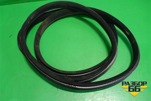 Уплотнитель двери передней правой для Mercedes Benz ML-Klass W164 c 2005-2011г (МЛ)