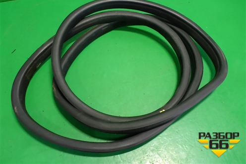 Уплотнитель двери передней правой для Mercedes Benz ML-Klass W164 c 2005-2011г (МЛ)