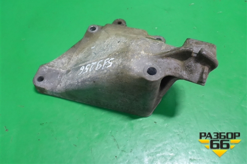 Кронштейн двигателя правый (3.5 л 272967) (A2722233204) для Mercedes Benz ML-Klass W164 c 2005-2011г (МЛ)