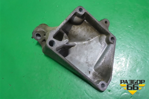 Кронштейн двигателя правый (3.5 л 272967) (A2722233204) для Mercedes Benz ML-Klass W164 c 2005-2011г (МЛ)