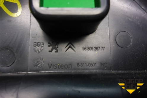 Накладка на торпедо (боковая правая) (9680926777) для Peugeot Partner Tepee с 2008г (Партнер Типпи)