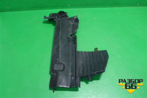 Дефлектор радиатора правый (62822EL70A) для Nissan Tiida (C11X) с 2004-2013г (Тиида)