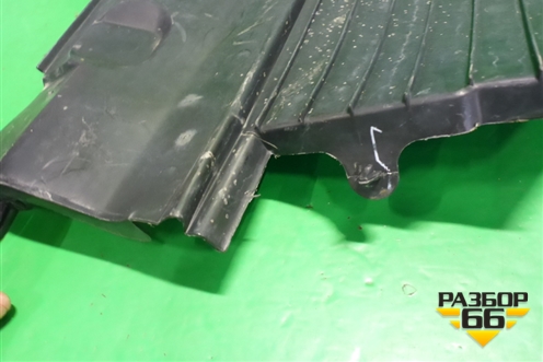 Дефлектор радиатора правый (62822EL70A) для Nissan Tiida (C11X) с 2004-2013г (Тиида)