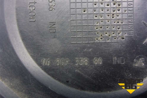 Накладка на торпедо (правая под бордачком) (9680933880) для Peugeot Partner Tepee с 2008г (Партнер Типпи)