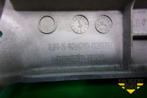 Обшивка стойки центральная верхняя левая (6242002070) для Toyota Auris с 2006-2012г (Аурис)