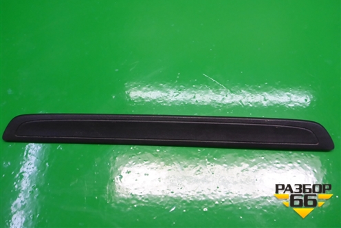 Накладка порога внутренняя переднего правого (в проём) (6791102070) для Toyota Auris с 2006-2012г (Аурис)