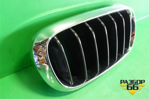Решетка радиатора правая (7316076) для BMW X5 F15 с 2013г (Х5 Ф15)