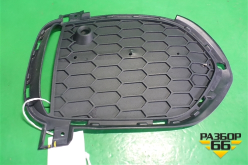 Решетка в передний бампер правая (М-Мерия под парктроник) (51118056856) для BMW X5 F15 с 2013г (Х5 Ф15)