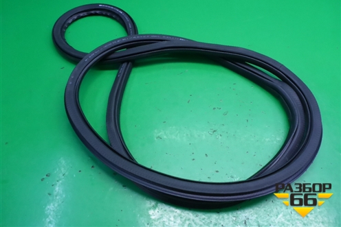 Уплотнитель двери задней правой (575867368K) для Skoda Karoq с 2017г (Карок)