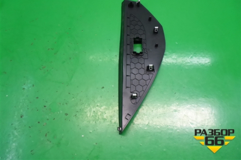 Накладка на торпедо (боковая правая) (57A857504E) для Skoda Karoq с 2017г (Карок)