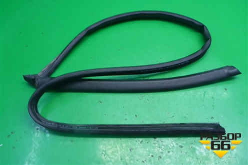 Уплотнитель на кузов правый для Skoda Karoq с 2017г (Карок)