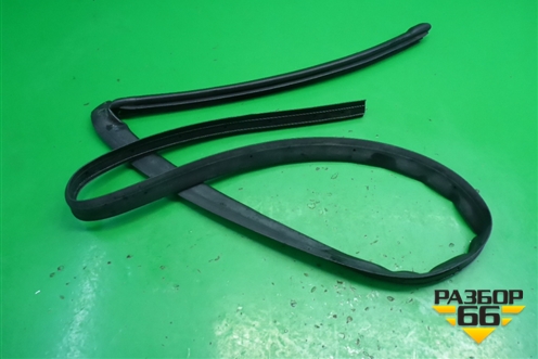 Уплотнитель на кузов правый для Skoda Karoq с 2017г (Карок)