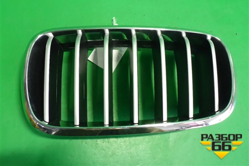 Решетка радиатора левая (7316075) для BMW X5 F15 с 2013г (Х5 Ф15)