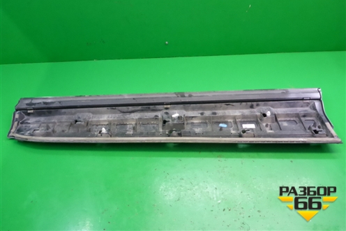 Накладка двери передней левой (4M0853959F) для Audi Q7 c 2015г (Ку 7)