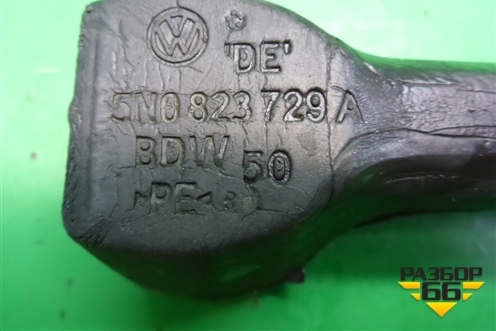 Пыльник переднего бампера верхний (5N0823729A) для Volkswagen Tiguan с 2011-2016г (Тигуан)