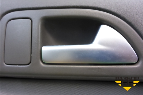 Обшивка двери передней правой под электрику (30755293) для Volvo S40 с 2004-2012г (C40)