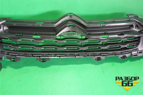 Решетка радиатора (новая) (DS4с2011г) для Citroen DS4 с 2011г (ДС 4) (DS4С2011Г)