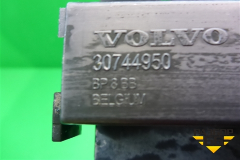 Кронштейн заднего бампера центральный (30744950) для Volvo S40 с 2004-2012г (C40)