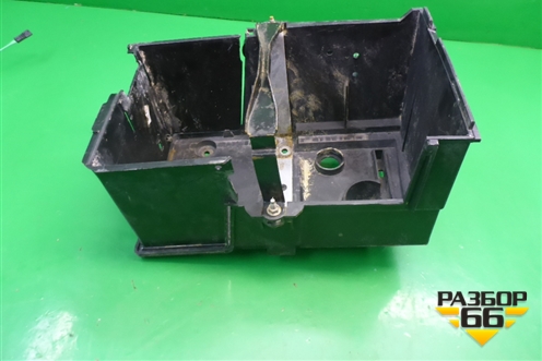 Ящик под аккумулятор (30667941) для Volvo S40 с 2004-2012г (C40)