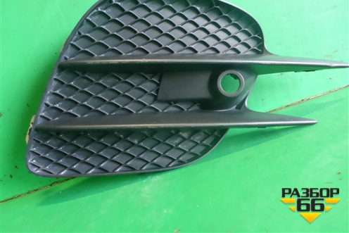 Решетка в передний бампер правая (под парктроник) (A2538853600) для Mercedes Benz GLC-Klass C253 COUPE с 2016г (ГЛЦ)