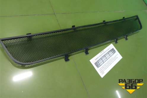 Решетка в передний бампер центральная (после 2010г дубликат новая) для Skoda Fabia с 2007-2014г (Фабия)