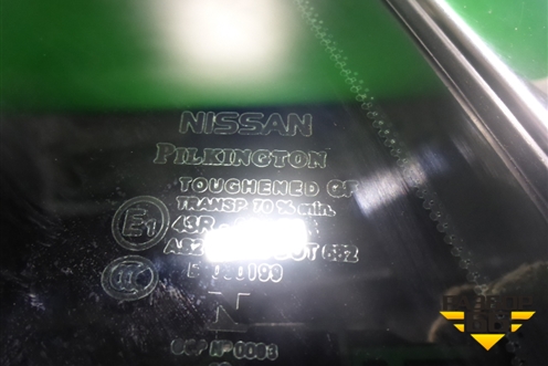 Стекло глухое левое (833134EA0A) для Nissan Qashqai (J11E) с 2013г (Кашкай)